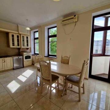 Оренда 5к квартири, Печерський р-н, Пирогова вул., 6А Без комісії