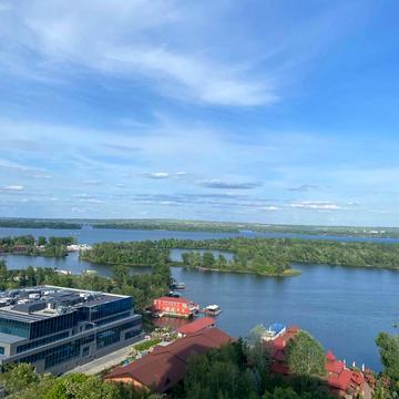 Набережна Перемоги вул., 40-Д