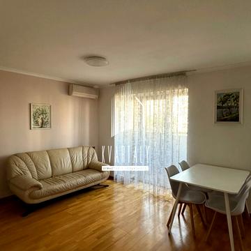 Стадіонна вул., 6