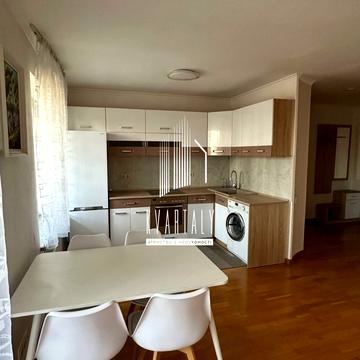 Стадіонна вул., 6