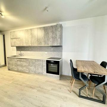 Продаж  квартири  з ремонтом і власним двориком!