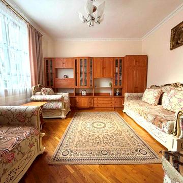 Квартира-особнякового типу у центральній частині міста Стрий