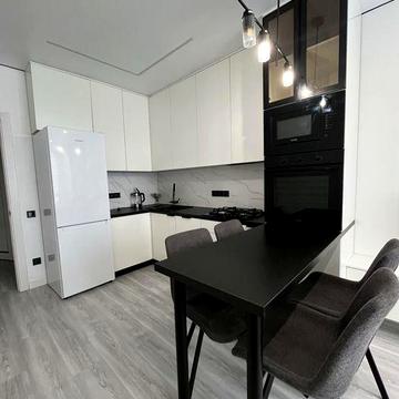 Центр міста.ЖК закритого типу,1.5кімн.стильна,укомпоектов.гардеробна.