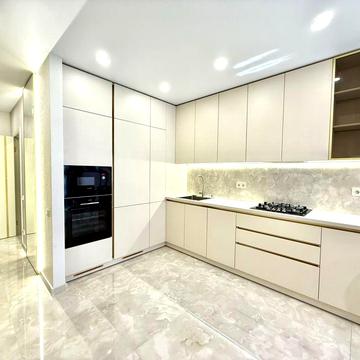 Оренда  квартири Avalon Yard з закритою територією з балконом