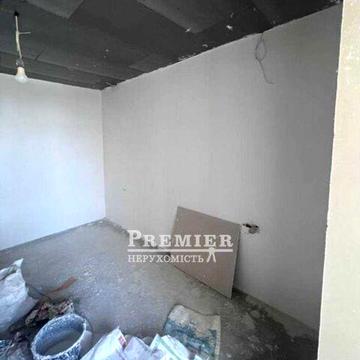 Продам трикімнатну квартиру по Є-Оселя