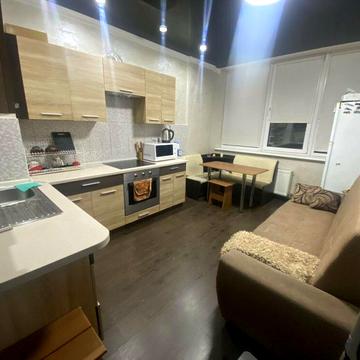 Небесної Сотні просп. (Маршала Жукова), 111