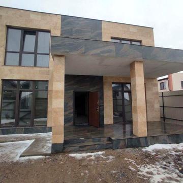 НОВЫЙ дом в Червоном хуторе, отделан травертином, подвал