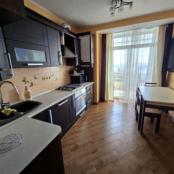 Продаж 4-х кімнатноі квартири с.Лапаївка