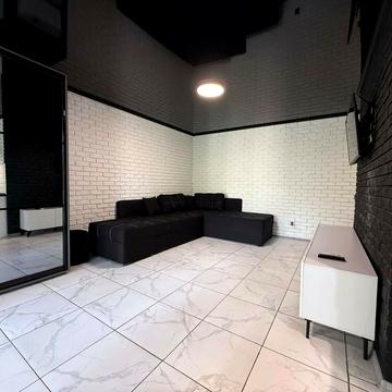 Степана Тільги вул. (Революційна), 33