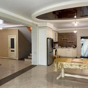 Новый , просторный дом в Совиньоне. Торг