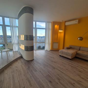 Володимира Івасюка просп. (Героїв Сталінграду), 8-А