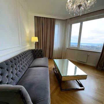 квартира з ремонтом , три окремі кімнати , престижний район