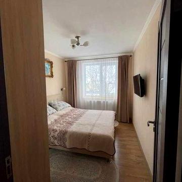 Продається 3 кімнатна квартира з ремонтом та меблями.