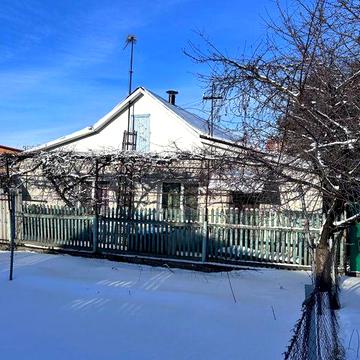 Продається 1/2 будинку.