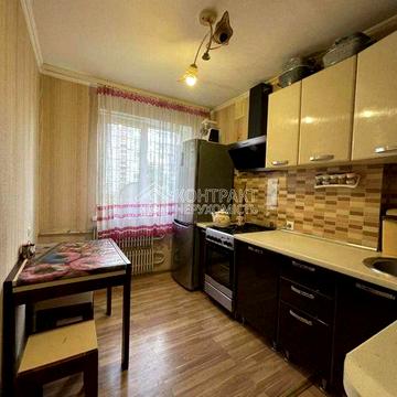 Продам большую 4к метро Салтовская Г.Широнинцев  Героев труда