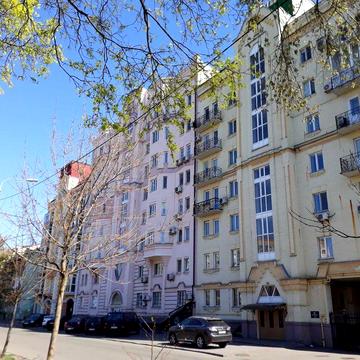 Юрківська 28, продажа 2-к квартири на Подолі. Метро "Т. Шевченко".