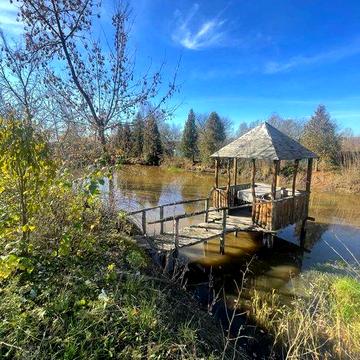 Садиба 53 сот. у Тлумачі з двома будинками та власним ставом