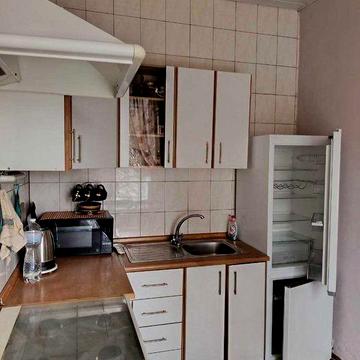 Здам простру, 2 рівневу, 4к. квартиру в центральному районі міста.