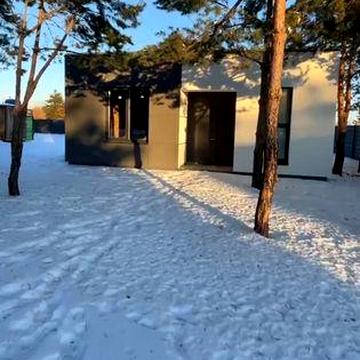 Готовий окремий  будинок з цегли, утеплений . Лісова зона .