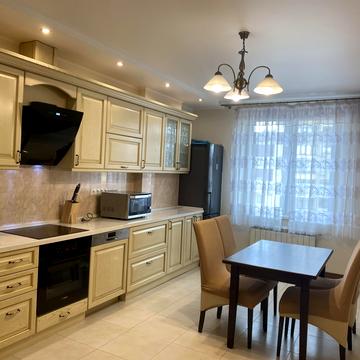 Полтавська вул., 10