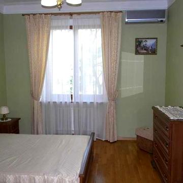 2 кімнатна роздільна кварт. Катерини Білокур. м.Звіринецька. Сталінка.