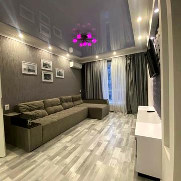 Набережна Перемоги вул., 44