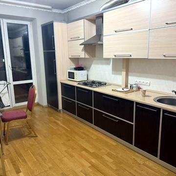 Оренда центр Чорновола 10 ( підселення )3500 грн