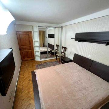 3 кімн вул Празька 3, метро Чернігівська,