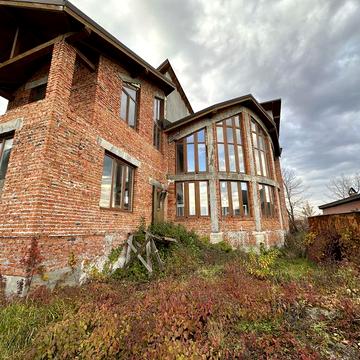 Продам будинок в місті 275м2, 6 сот, є всі комунікації міські