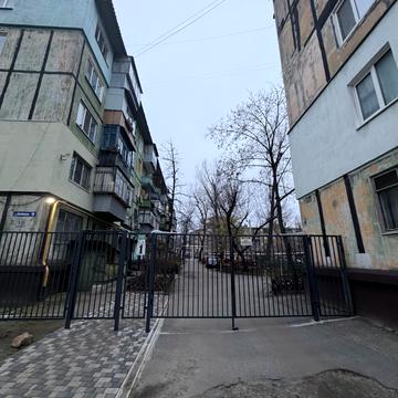 Батумська вул., 10