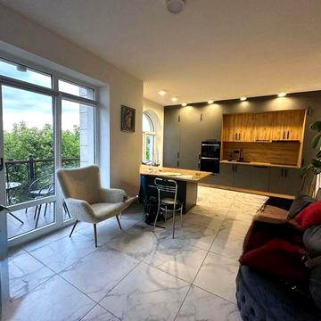 Оренда двохрівневої елітної квартири