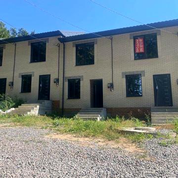 ТАУНХАУС Пятничани введений в експлуатацію