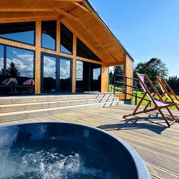 Продається готовий котедж в с.Яблуниця під бізнес або для життя