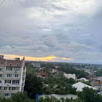 Сдам 2х комнатную квартиру.  10тыс . + платежи.