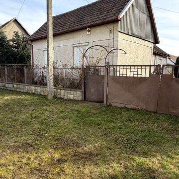 Булинок у с.Есень.  25 сот, 100 м кв. Гоаш, вола, ел.