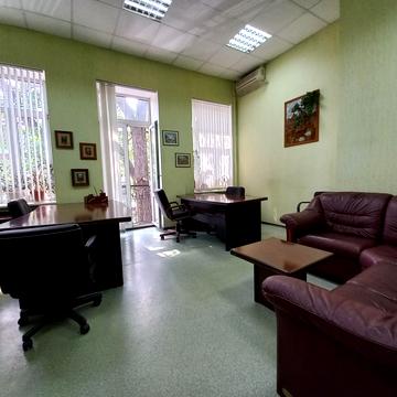 Володимира Моссаковського вул. (Клари Цеткін), 2