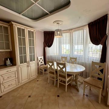 Добровольців вул. (Маршала Говорова), 10