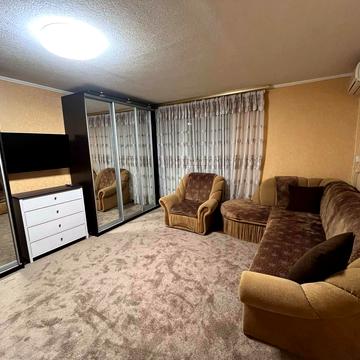 Андріївська вул., 10