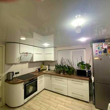 Продаж честини будинку м.Сквира в сучасному ремонті