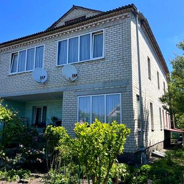 Просторий сімейний будинок 252.1 м² в Маневич