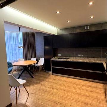 Двоповерхова квартира з дизайнерським ремонтом / Левада