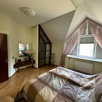 Оренда будинку 3 спальні , на березі дніпра