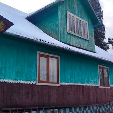 Будинок з гарними краєвидами готовий до проживання.