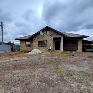 Продам новий будинок центр смт Меліоративне