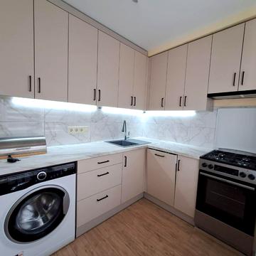 Юності вул., 4