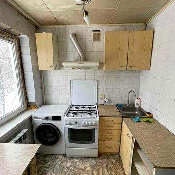 608 м-н, Продам 3 ком квартиру пл 61.8м2,этаж 3/5ти,Капремонт на 80%!A