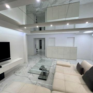 Продаётся эксклюзивная квартира в центре с террасой и дорогим ремонтом