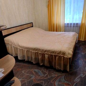 Продаж двокімнатної квартири біля центру.