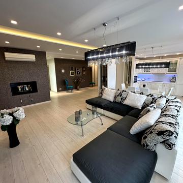 Відрадна вул., 13