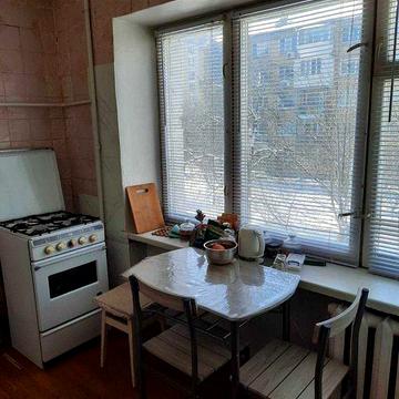 Продам 2 - кімнатну на Метрологічній, 14